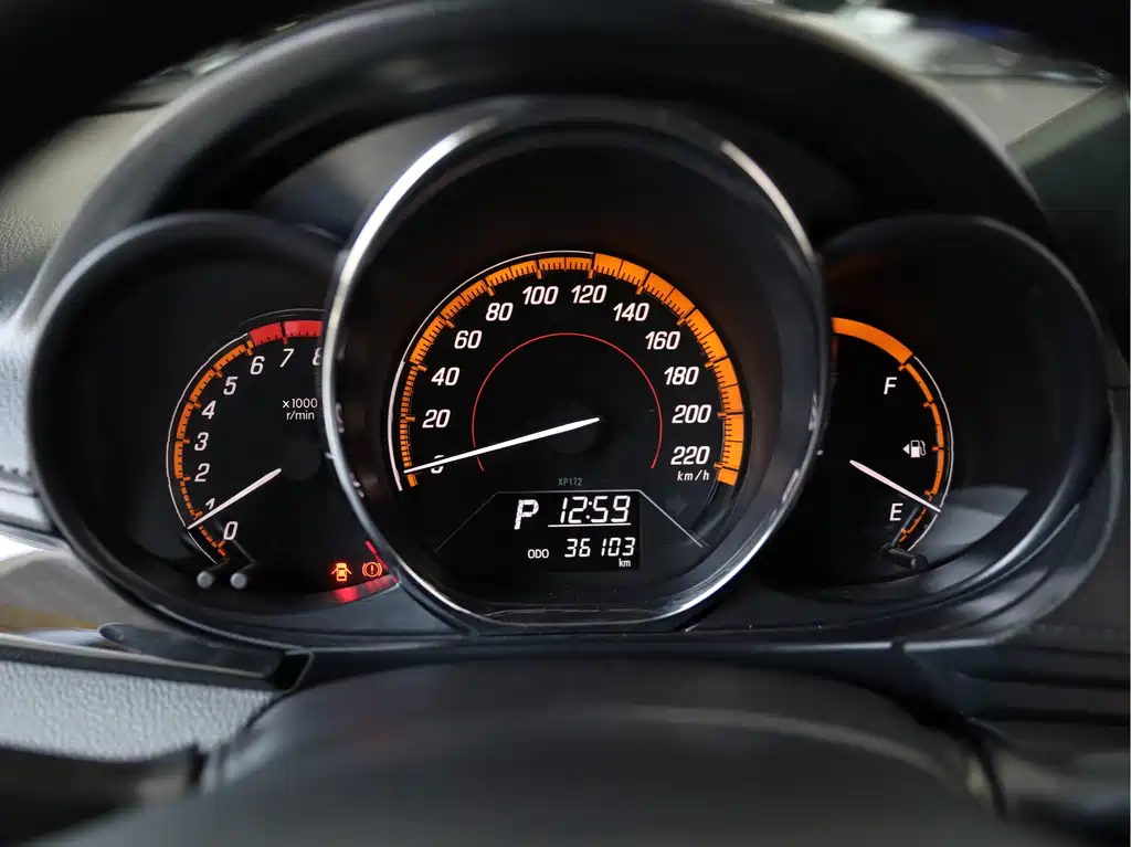 Toyota Yaris L 2022 — фото 8