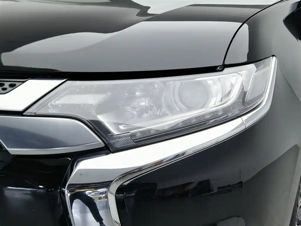 Mitsubishi Outlander 2021
