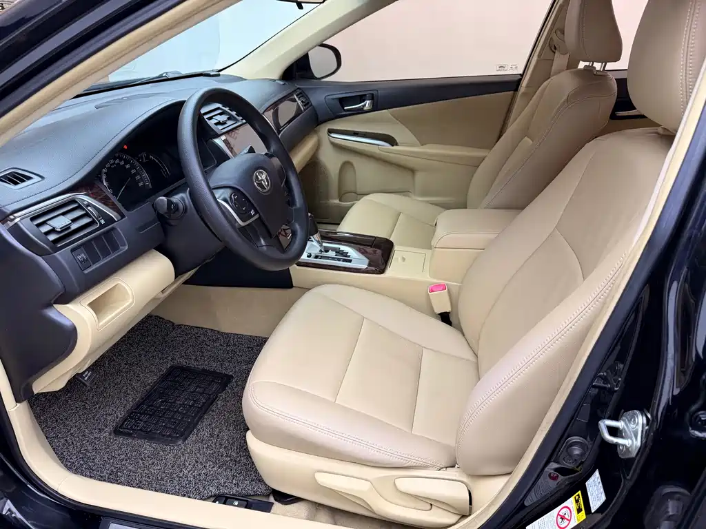 Toyota Camry 2015 — фото 9