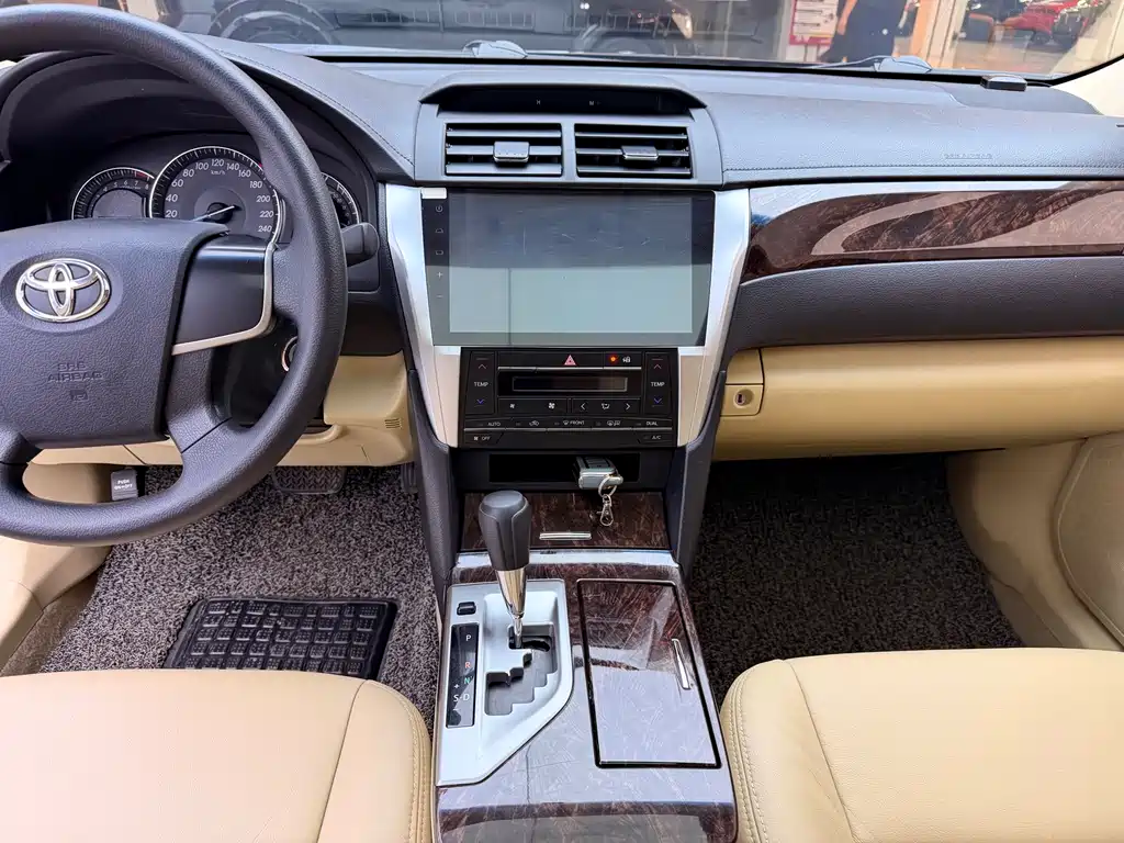 Toyota Camry 2015 — фото 13