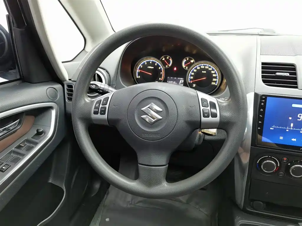 Suzuki SX4 2014 — фото 11