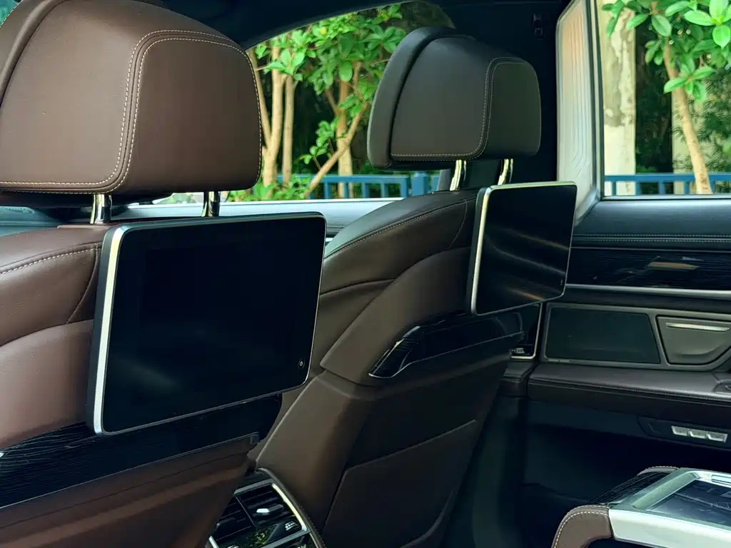 BMW 7 Series 2017 — фото 11