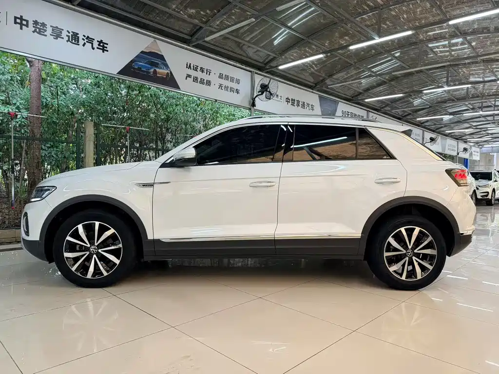 Volkswagen T-Roc 2023 — фото 12
