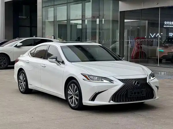 Lexus ES 2018