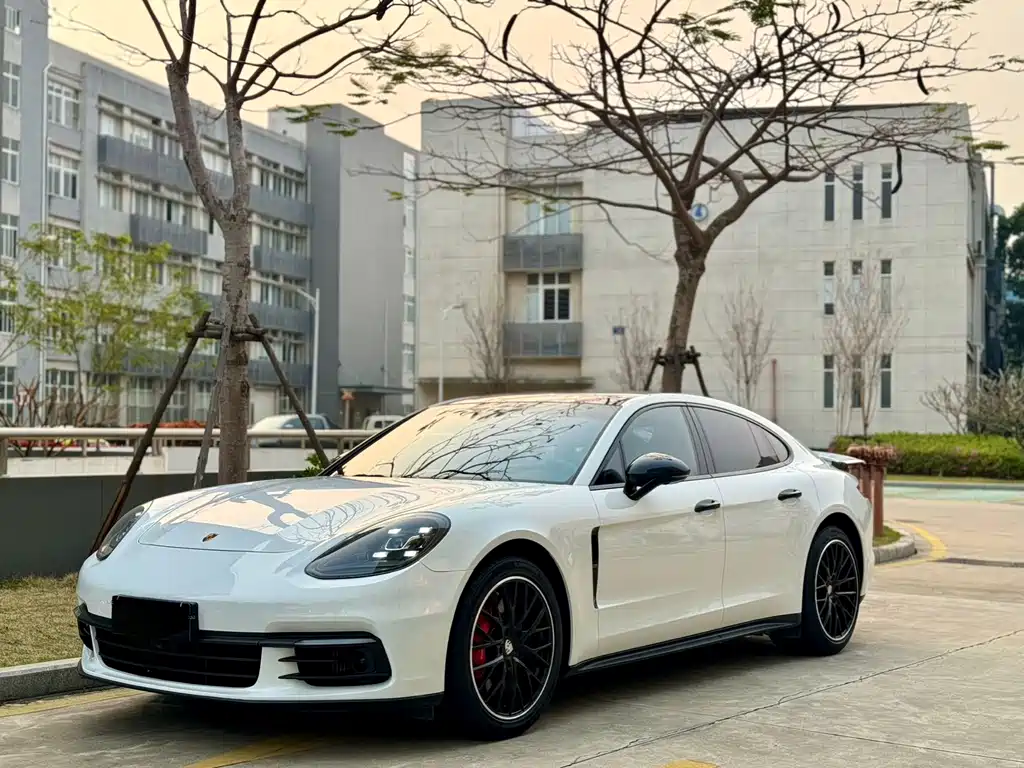 Porsche Panamera 2019 — фото 1