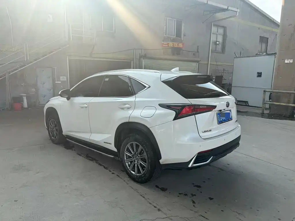 Lexus NX 2018 — фото 4