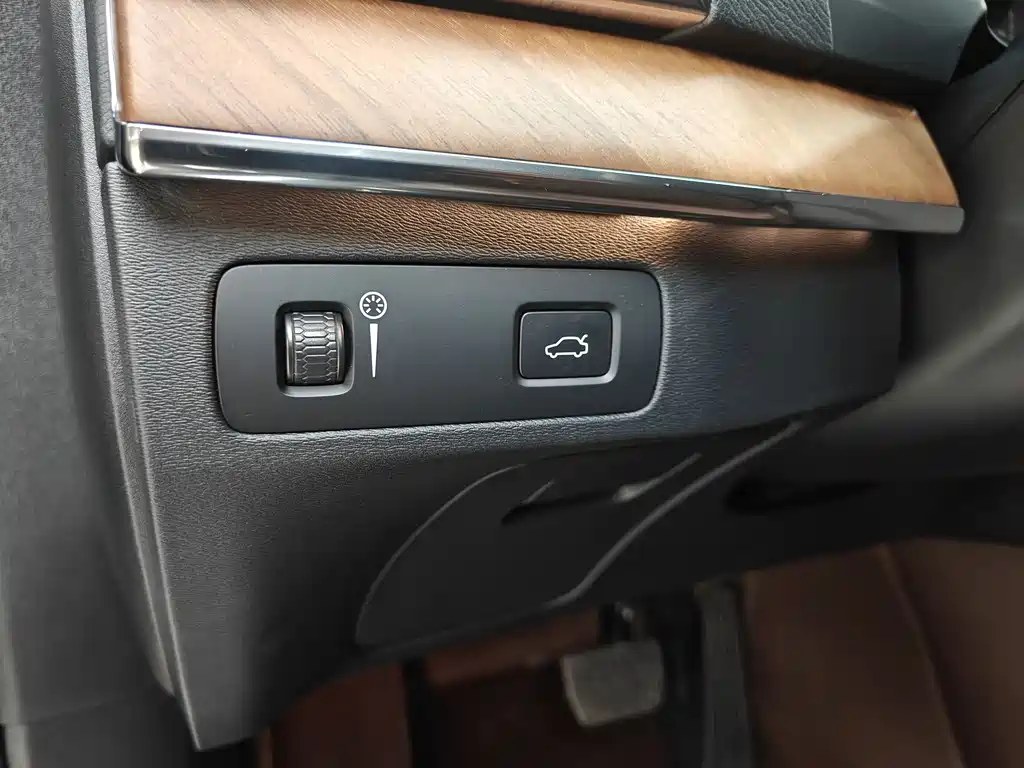 Volvo XC90 2022 — фото 16