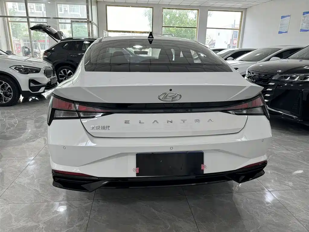 Hyundai Elantra 2022