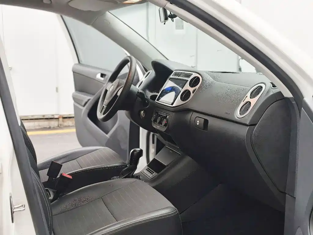 Volkswagen Tiguan 2016 — фото 10