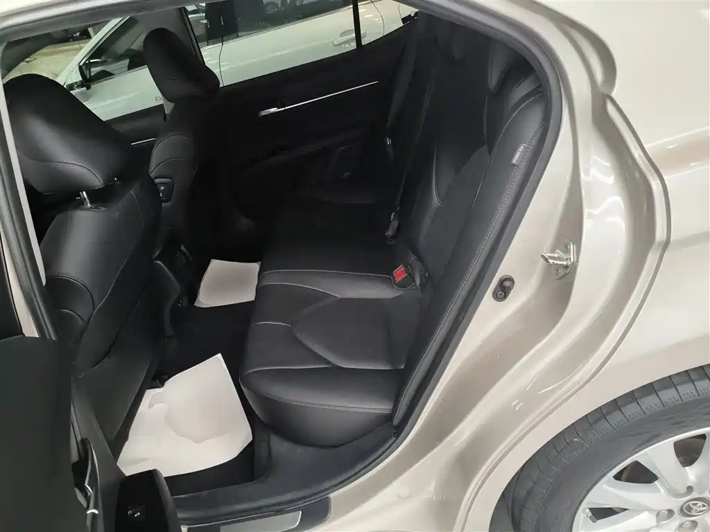 Toyota Camry 2019 — фото 13