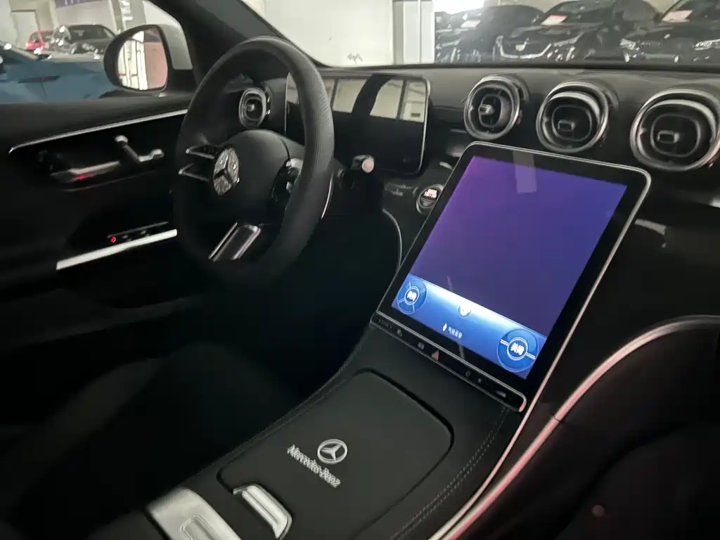 Mercedes-Benz C-Class 2025 — фото 12