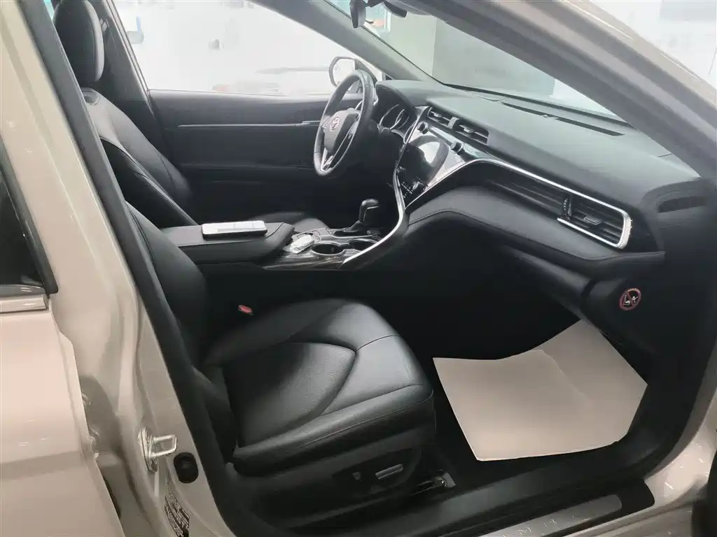 Toyota Camry 2019 — фото 20