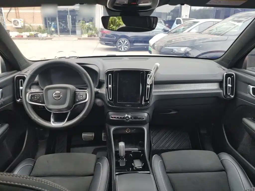Volvo XC40 New Energy 2022 — фото 10