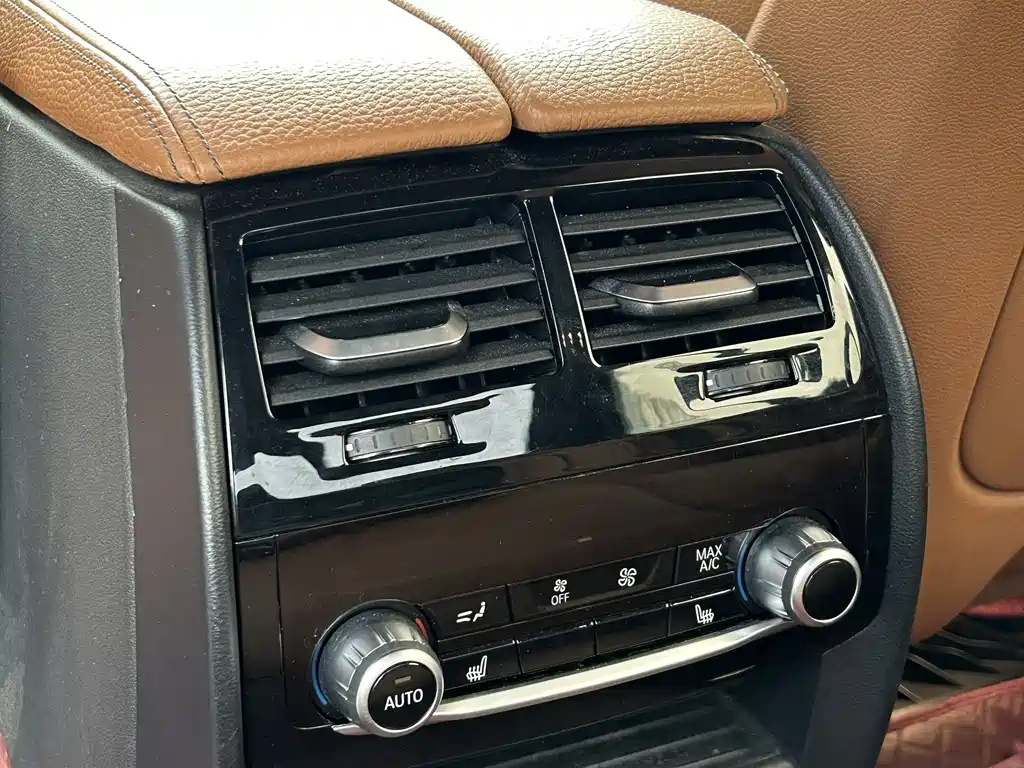 BMW 5 Series 2018 — фото 12
