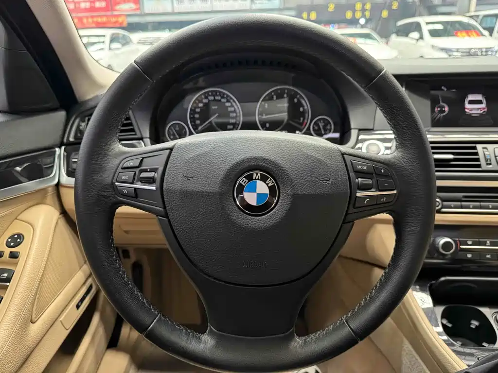 BMW 5 Series 2015 — фото 9