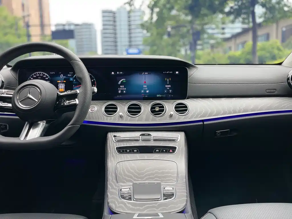 Mercedes-Benz E-Class 2023 — фото 9