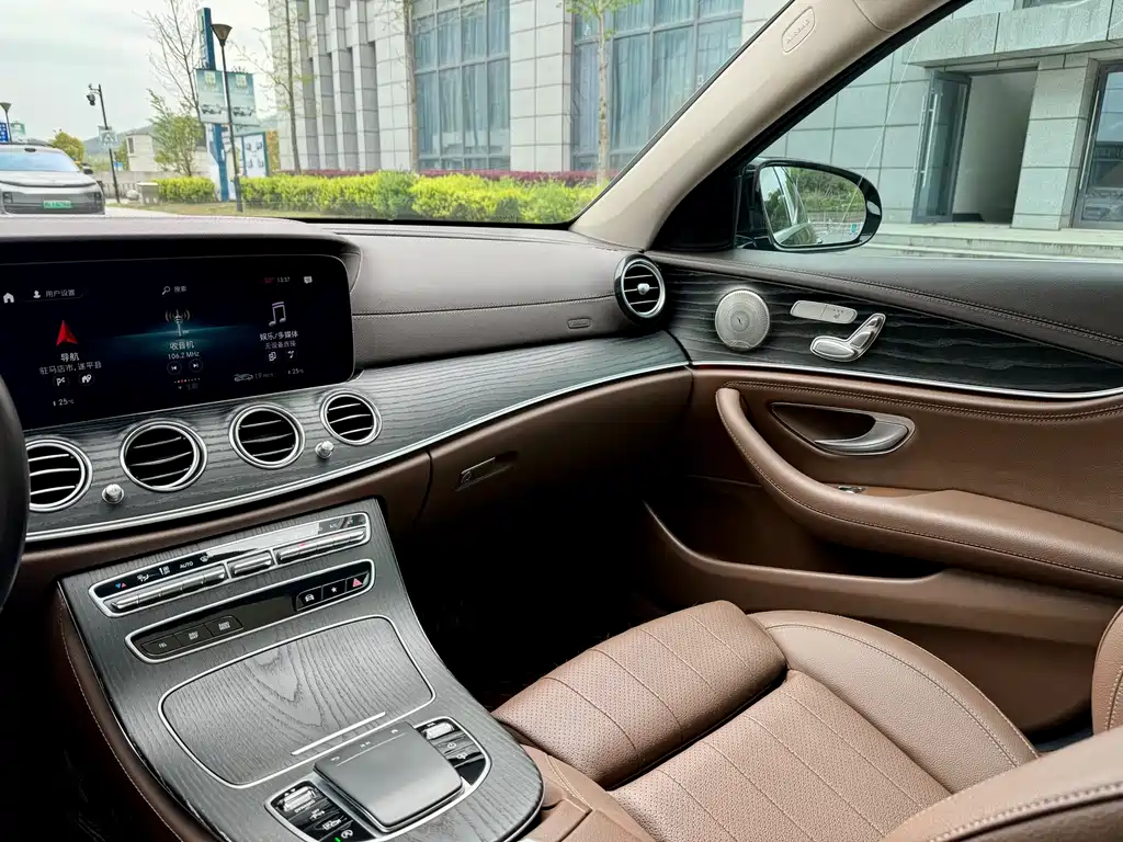 Mercedes-Benz E-Class 2022 — фото 8