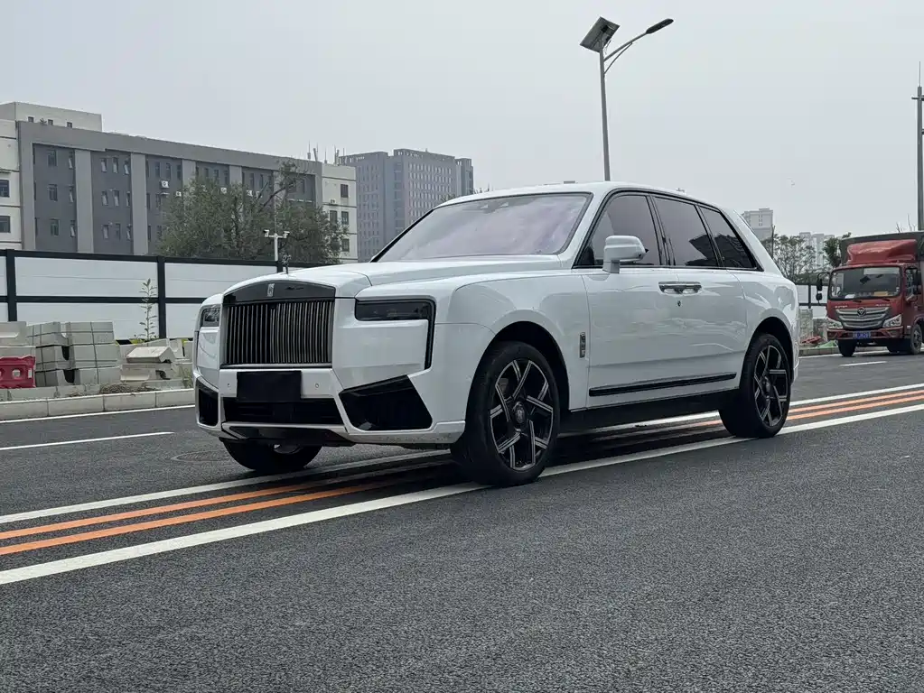 Rolls-Royce Cullinan 2020 — фото 1