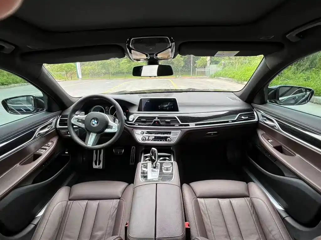 BMW 7 Series 2018 — фото 8