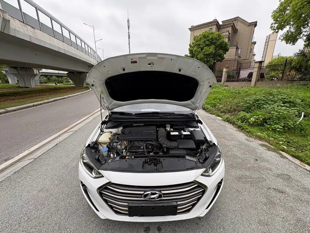 Hyundai Elantra 2018 — фото 20
