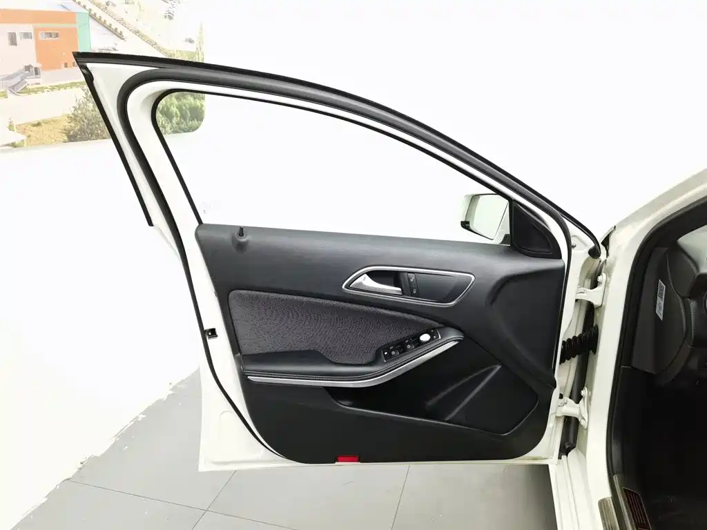 Mercedes-Benz A-Class 2016 — фото 8