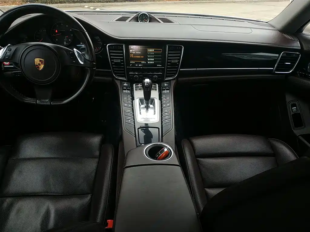 Porsche Panamera 2017 — фото 13