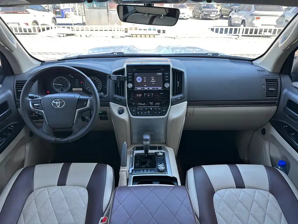Toyota Land Cruiser 2019 — фото 7