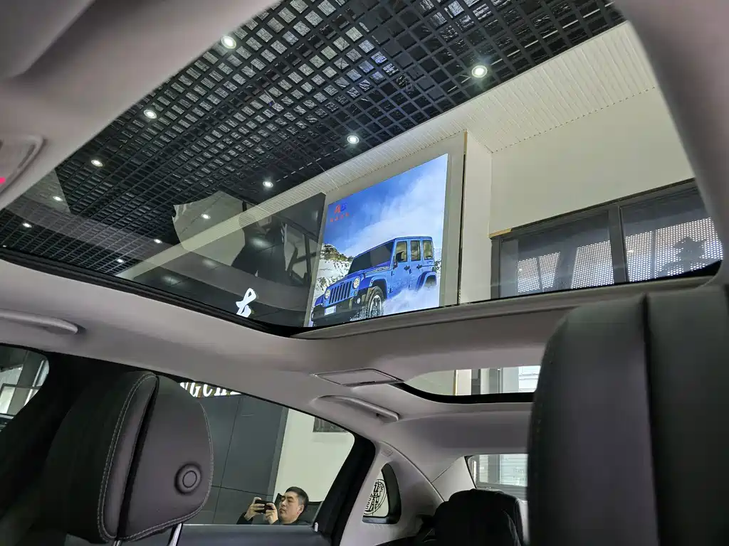 Mercedes-Benz E-Class 2022 — фото 12