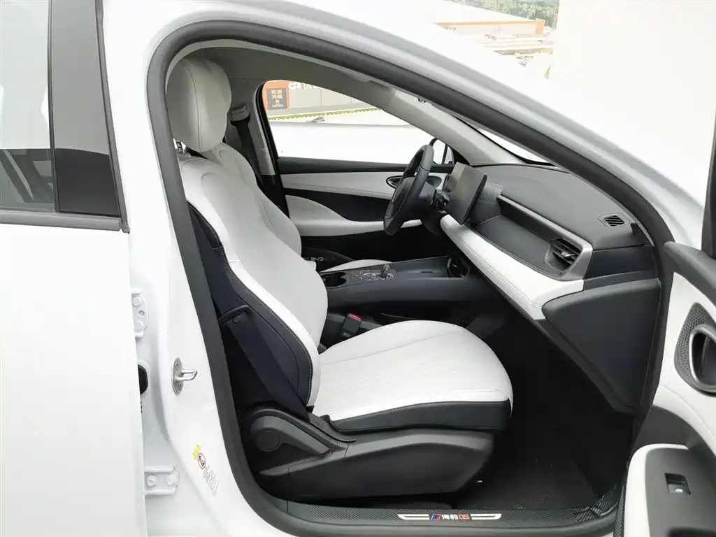 BYD Seal 05 DM-i 2025 — фото 23