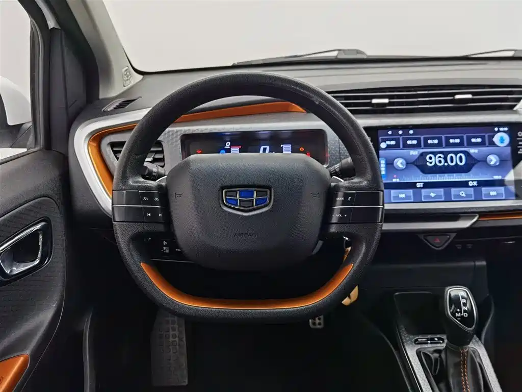 Geely Vision X1 2019 — фото 11