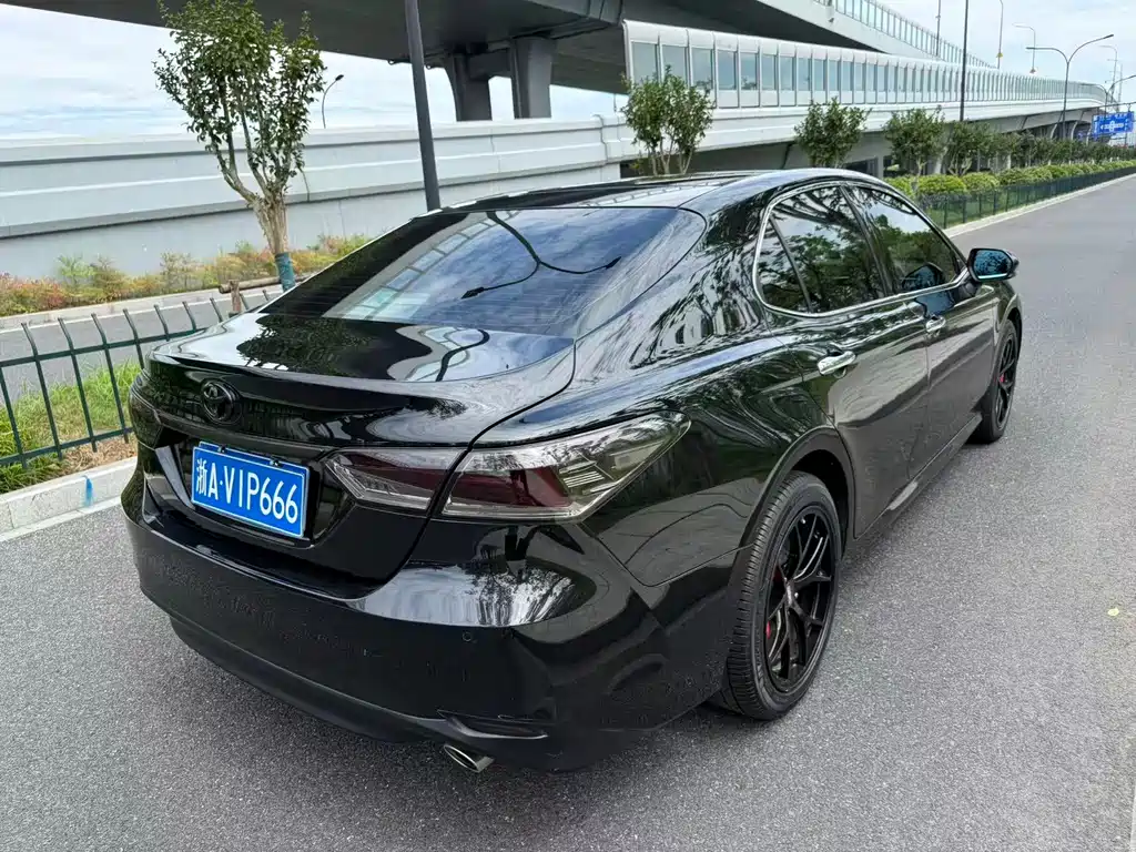 Toyota Camry 2018 — фото 7