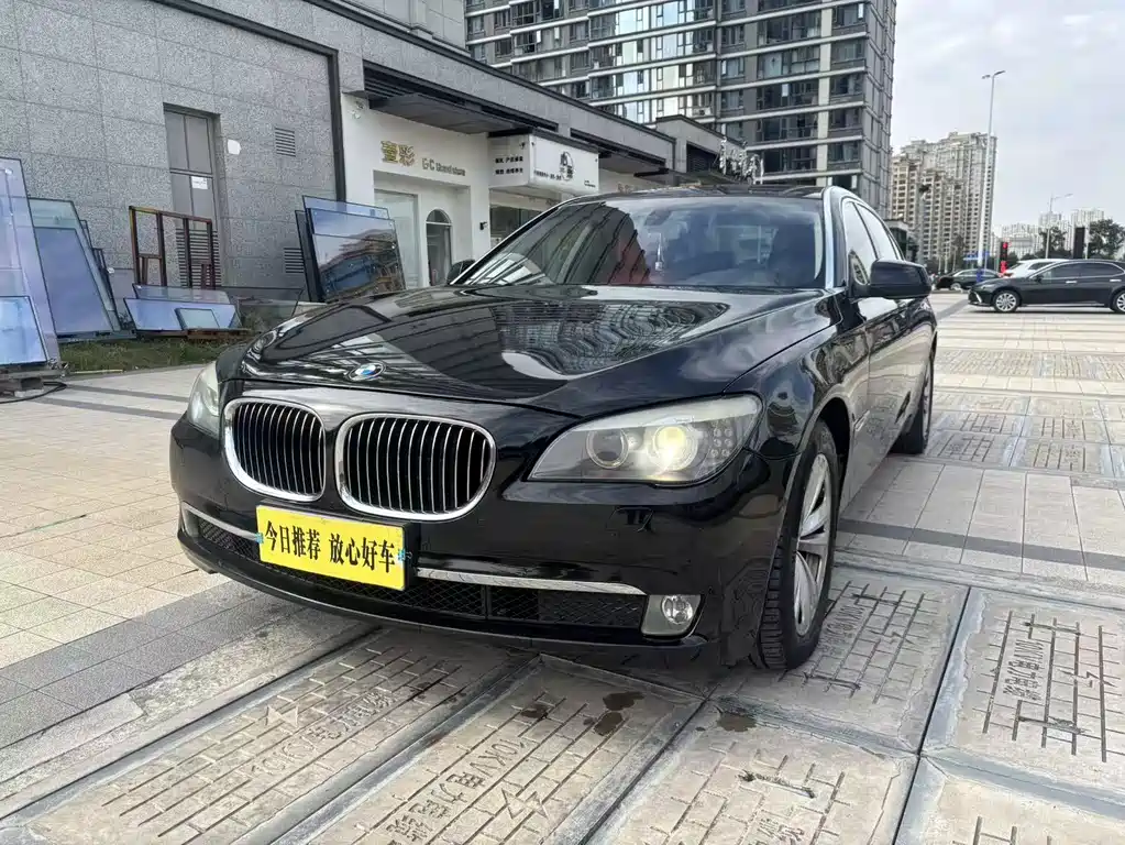 BMW 7 Series 2011 — фото 1