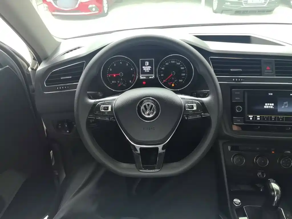 Volkswagen Tiguan L 2019 — фото 11
