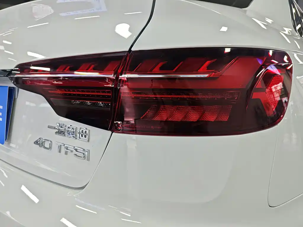 Audi A4L 2023 — фото 13