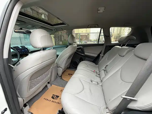 Toyota RAV4 2011