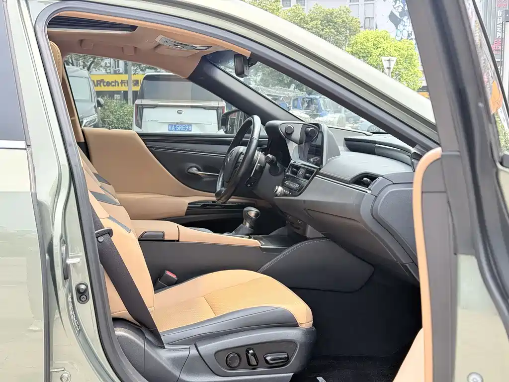 Lexus ES 2022 — фото 10