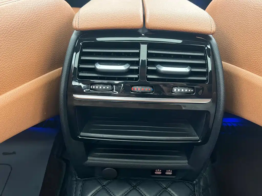 BMW 5 Series 2020 — фото 10