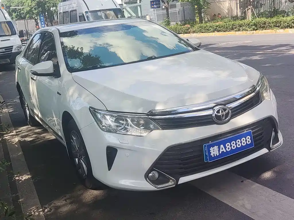 Toyota Camry 2017 — фото 2
