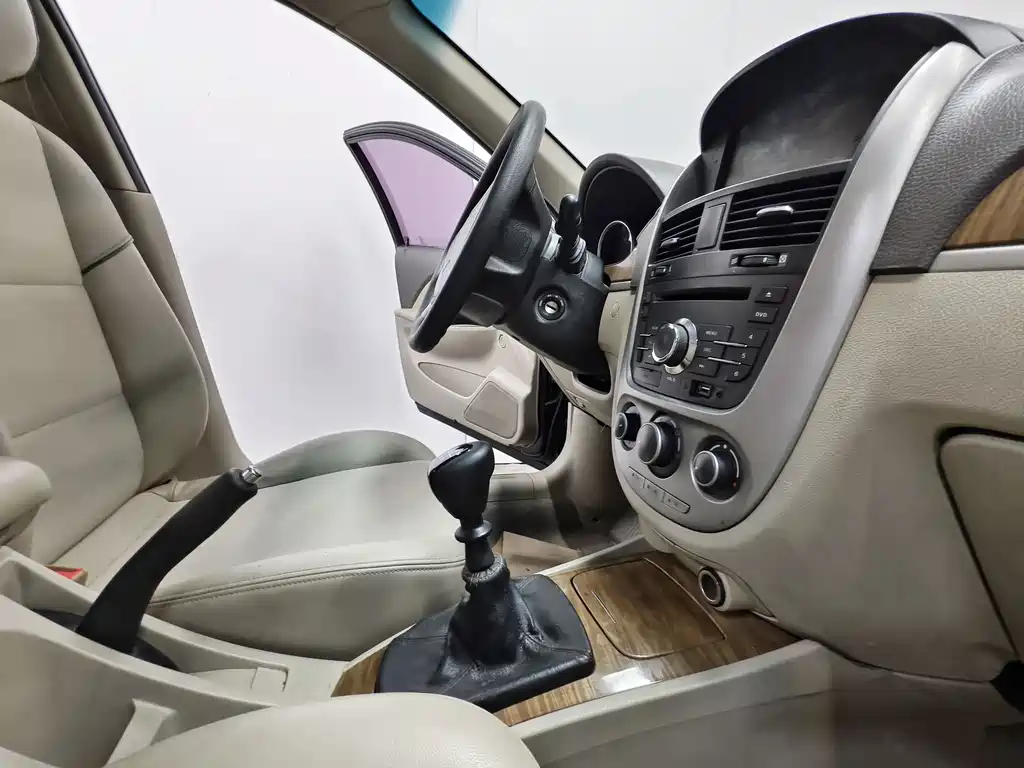 Buick Excelle 2015 — фото 15