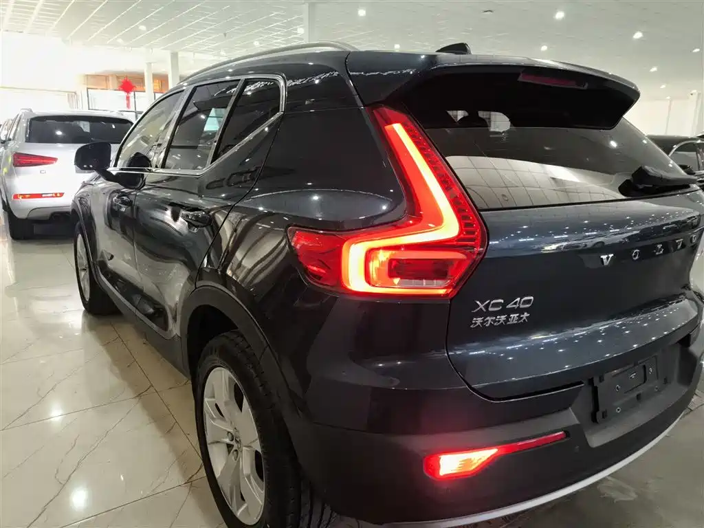 Volvo XC40 2021 — фото 23
