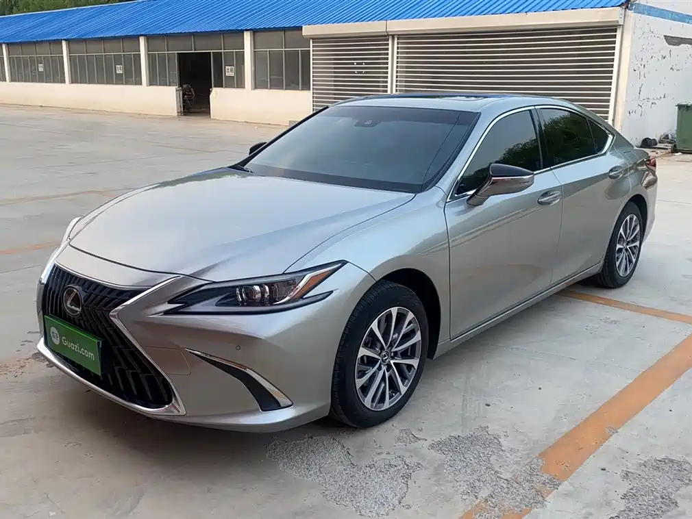 Lexus ES 2024 — фото 1