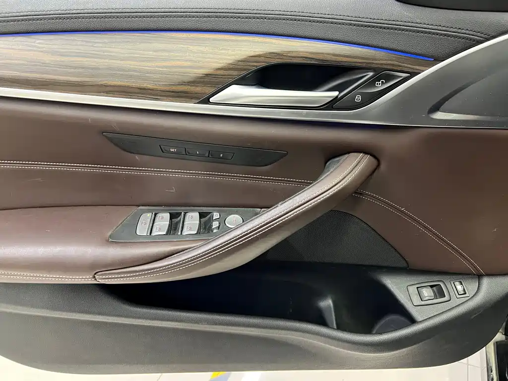 BMW 5 Series New Energy 2019 — фото 16