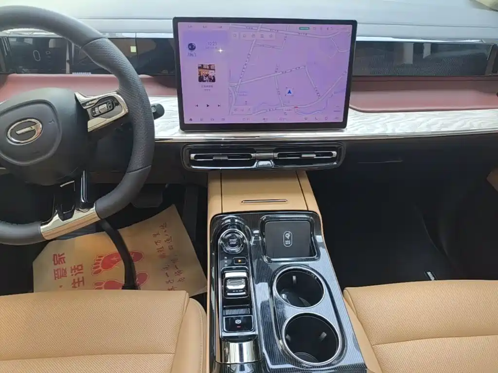 GAC Motor E8 PHEV 2025 — фото 13
