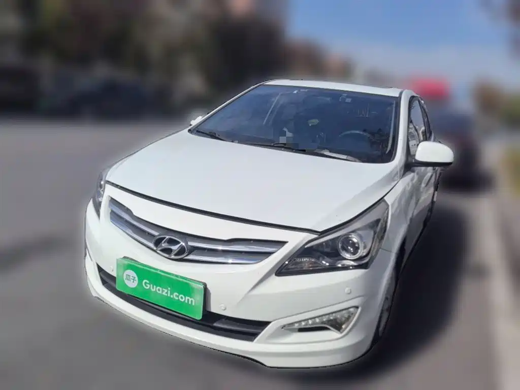 Hyundai Verna 2016 — фото 1