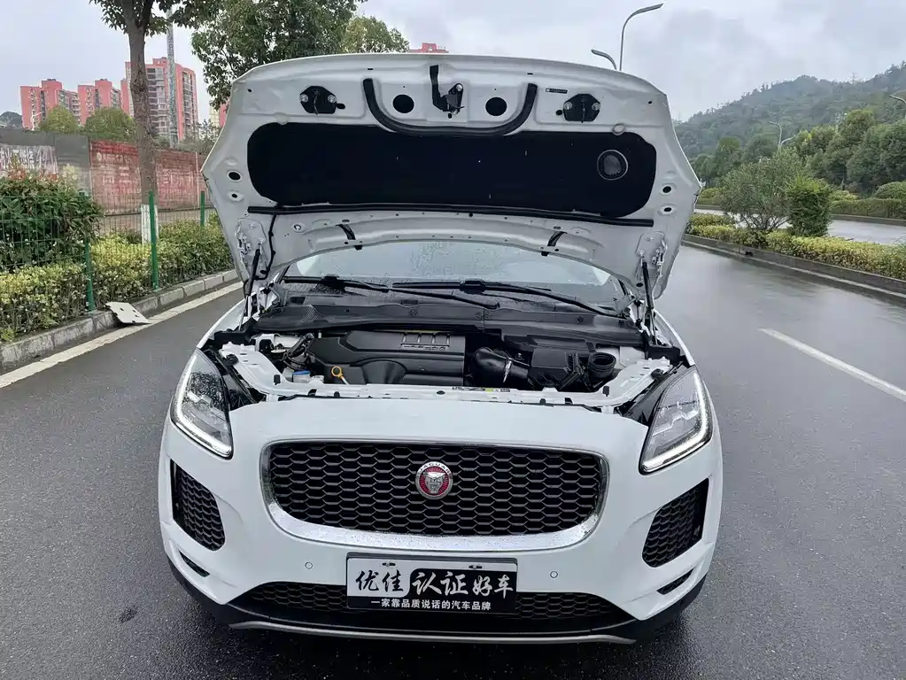Jaguar E-PACE 2020 — фото 8