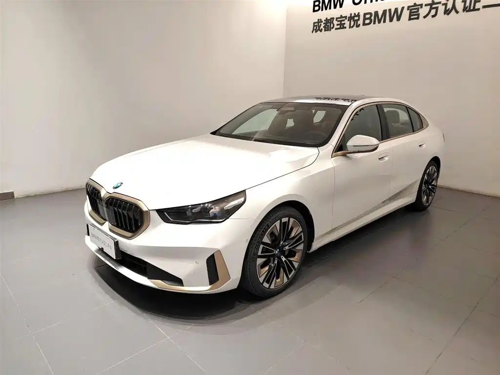 BMW 5 Series — фото 15