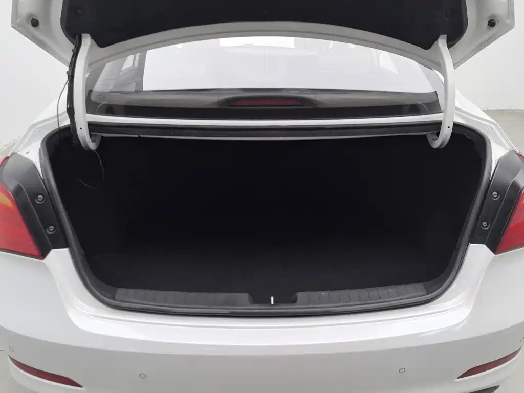 Hyundai Mistra 2015 — фото 16