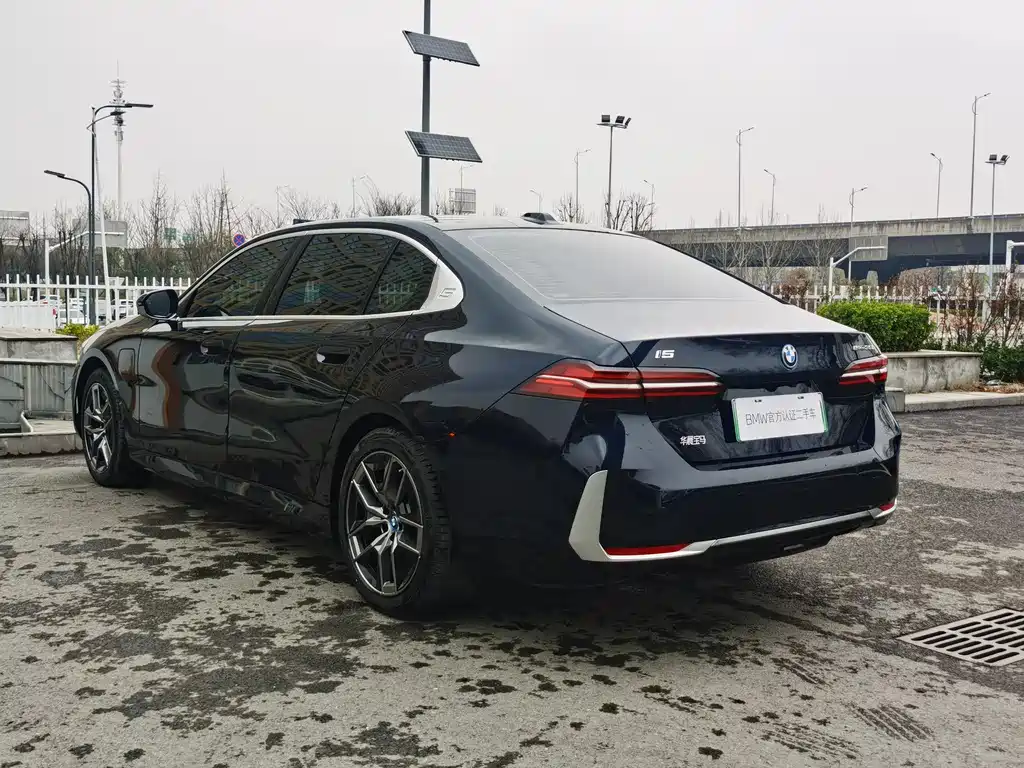 BMW i5 2025 — фото 3