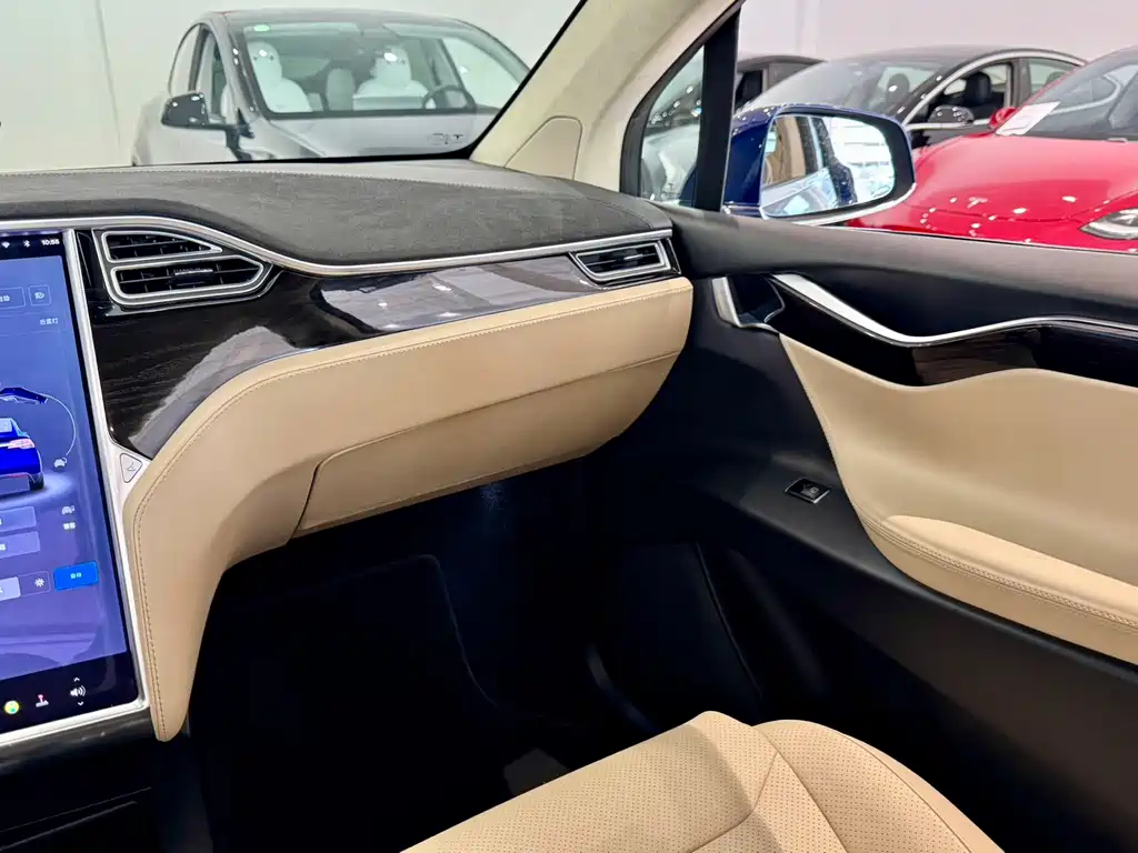 Tesla Model X 2017 — фото 12