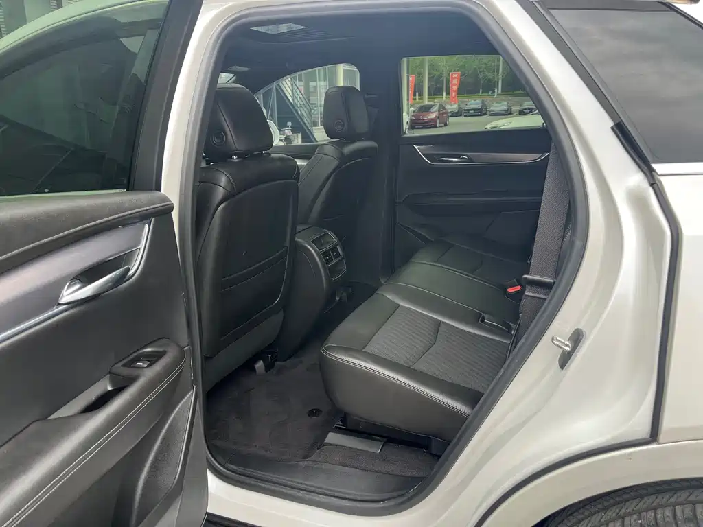 Cadillac XT5 2020 — фото 10